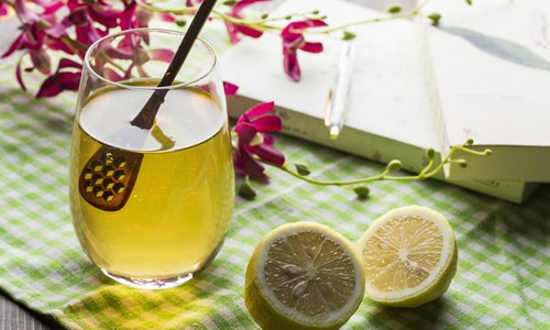 四季优美随便果：在一天当中什么时候喝蜂蜜水最好？